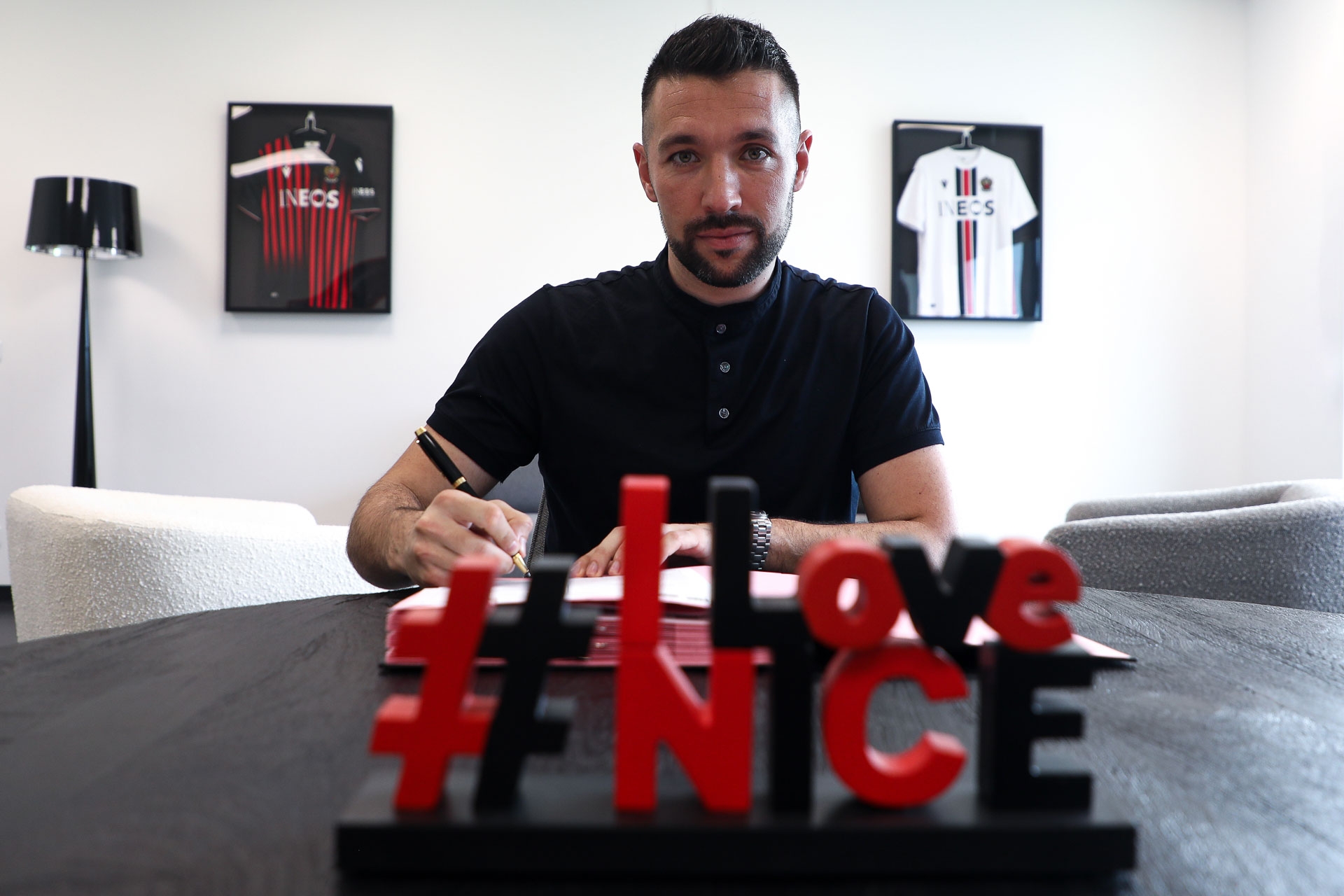 车辆处于静止状态被撞，是否应承担责任？